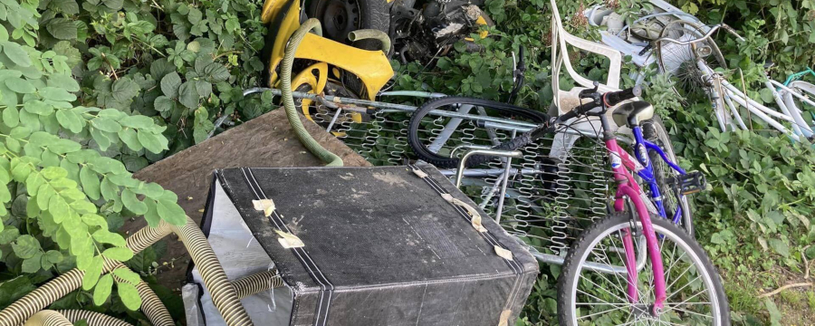 Bicicletta nella discarica